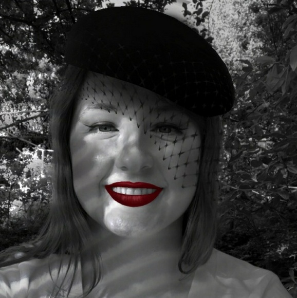 Meet your Posher, Angela - Picture 2 of 2